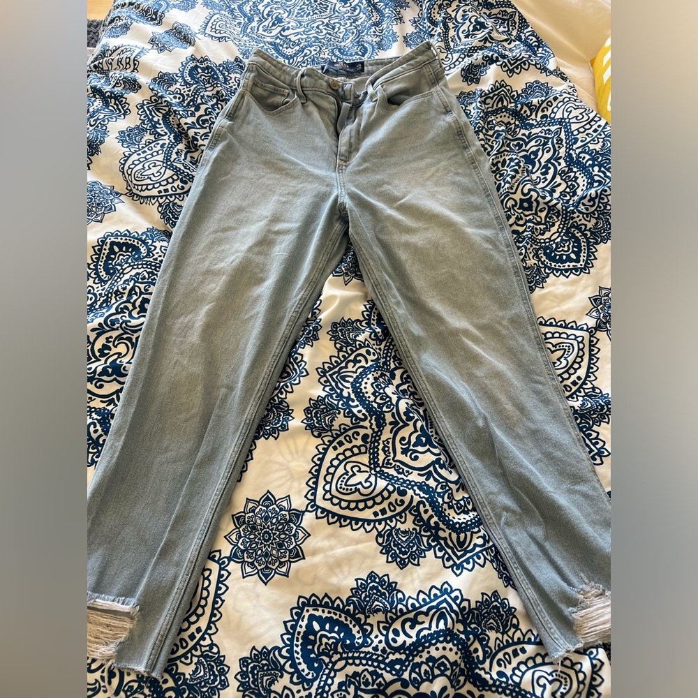 Hollister Curvy high rise mom jean